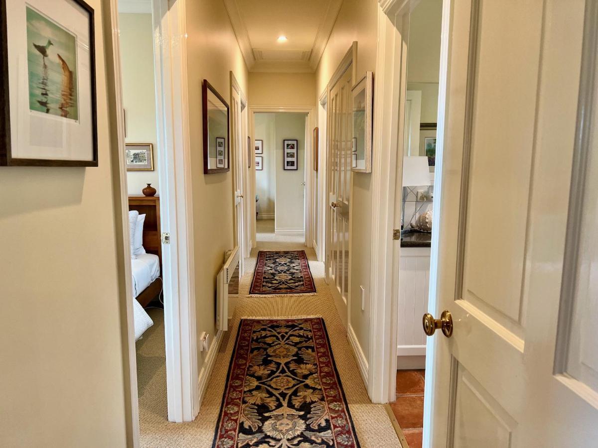 Llarrinda Bed & Breakfast Foster Bagian luar foto