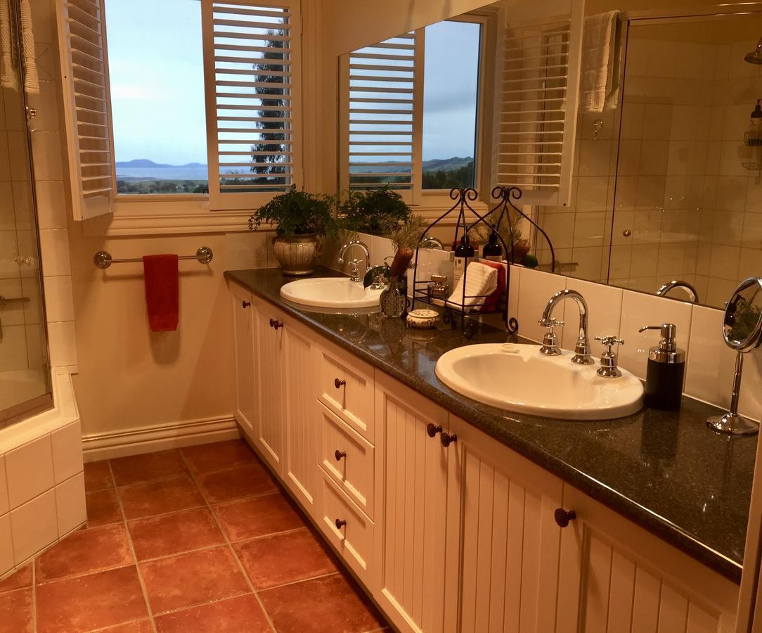 Llarrinda Bed & Breakfast Foster Bagian luar foto